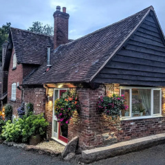 Worralls Grove Guest Farm House thumbnail 1