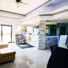 Super 8 by Wyndham Pueblo thumbnail 1