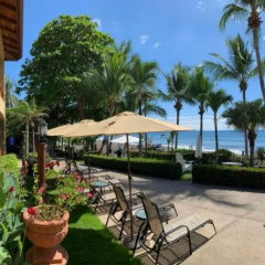 The Backyard Beachfront Hotel thumbnail 1