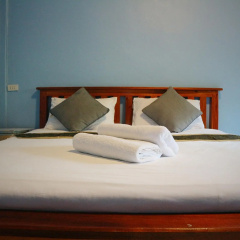 Marina Hut Guest House thumbnail 1