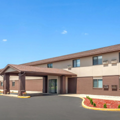 Baymont by Wyndham Oshkosh Airport thumbnail 3