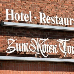 Hotel And Restaurant Zum Roten Tore - Bild 1
