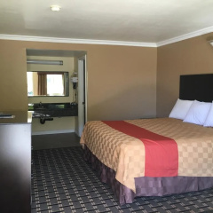 Hacienda Inn thumbnail 3