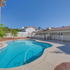 Luxurious 4BR House with Large Pool Near Strip - Bild 12