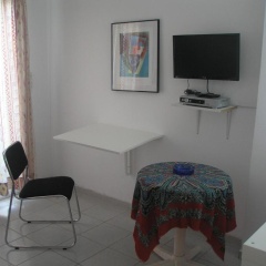City Center Condo Near The Beach thumbnail 2