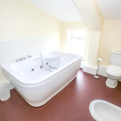 The Brown Horse Hotel thumbnail 8