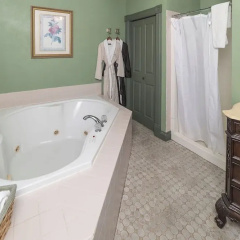 Swantown Inn thumbnail 8