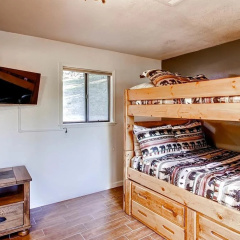 Yosemite's Golden Trout Retreat thumbnail 5