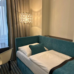 Red and Blue Design Hotel Prague - Bild 5