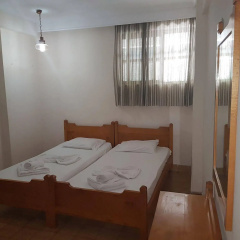 Paradise Hotel thumbnail 5