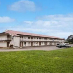 Hilltop Inn thumbnail 11