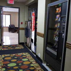 Econo Lodge Canton North thumbnail 9