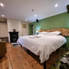 Old Manor House B&B thumbnail 5