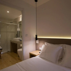 The 8 Downtown Suites thumbnail 23