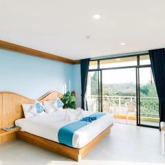 ROYAL PINEAPPLE HOTEL | A Welcome to Wealth and Good Fortune - Bild 2