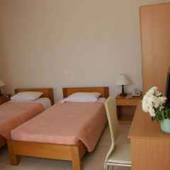 International Hotel thumbnail 4