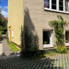Gemütliche sanierte 1 Zimmer Wohnung mit privatem Parkplatz im Zentrum - Bild 1