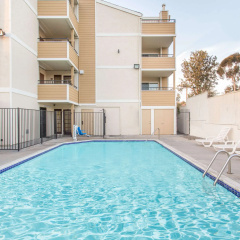 Super 8 by Wyndham National City Chula Vista thumbnail 10