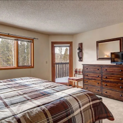 Woods Manor Condo thumbnail 36