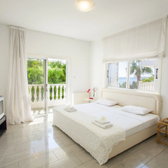 Sunset Beachfront Villa Meneou thumbnail 3
