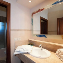 Luxurious 6-bedroom Villa Just 10 Minutes From the Beach - Bild 8