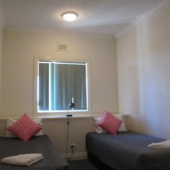 Hampton Court Apartments thumbnail 13