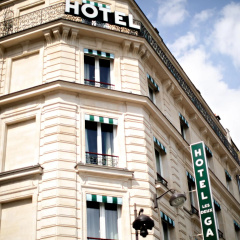 Les Deux Gares and Spa Hotel - Bild 1