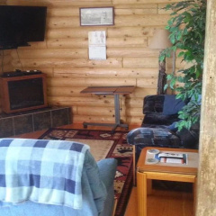 Wolf Den Log Cabin Motel and RV Park thumbnail 5