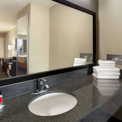 Super 8 by Wyndham Universal City thumbnail 10