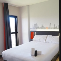 easyHotel Barcelona Fira - Bild 10