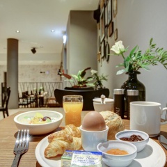Vienna House Easy by Wyndham Hamburg - Bild 12