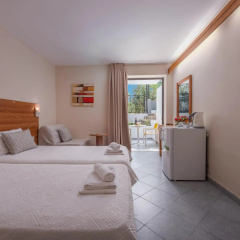Dionysos Hotel & Suites thumbnail 3