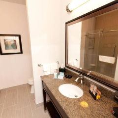 Hampton Inn & Suites by Hilton Regina East Gate thumbnail 8