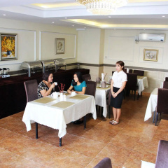 Sunny Holiday Hotel thumbnail 27