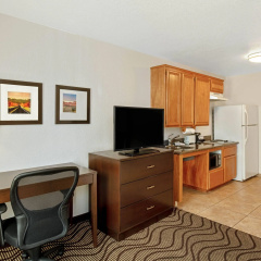 La Quinta Inn & Suites by Wyndham Las Vegas Red Rock - Bild 19