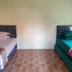 Nita's Homestay Banyuwangi - Bild 1