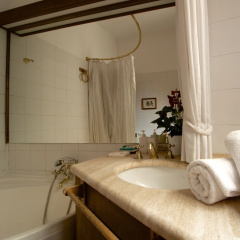 The Pantheon Apartment thumbnail 10