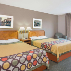 Super 8 By Wyndham Madison East thumbnail 5
