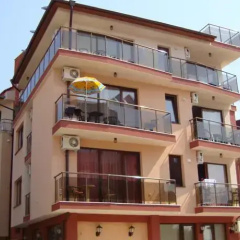 Guest House La Rose thumbnail 1