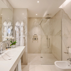 The Square Hotel thumbnail 31