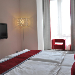 Red and Blue Design Hotel Prague - Bild 6