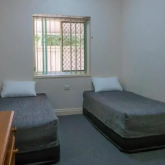 Hampton Court Apartments thumbnail 15