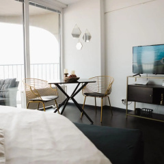 Hohes Apartment mit Weitblick über Augsburg - Bild 1