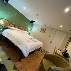 Old Manor House B&B thumbnail 3