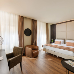 The Square Hotel thumbnail 11