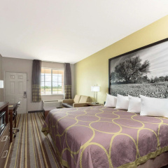 Super 8 by Wyndham Colorado City thumbnail 2