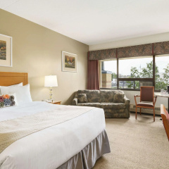 Travelodge by Wyndham Edmonton East
