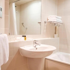 Red Lion Hotel, Hillingdon thumbnail 9