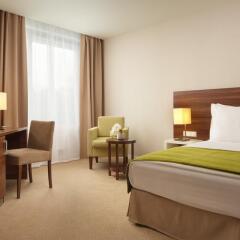 Parklane Resort and Spa в Санкт-Петербурге отзывы, цены и фото номеров - забронировать гостиницу Parklane Resort and Spa онлайн Санкт-Петербург комната для гостей фото 3