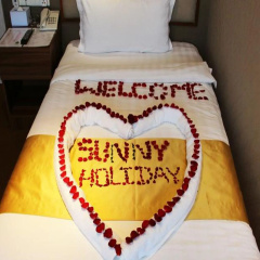 Sunny Holiday Hotel thumbnail 3